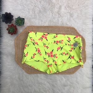 VS PINK Floral Gym to Swim Shorts NEW L